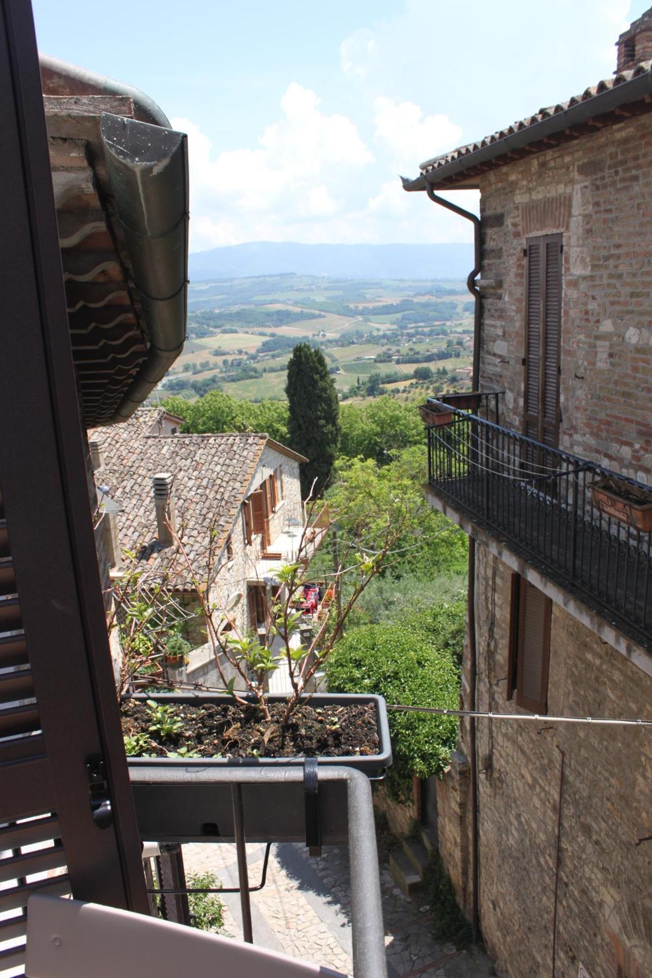 Casa Di Borgo Lägenhet Todi Exteriör bild