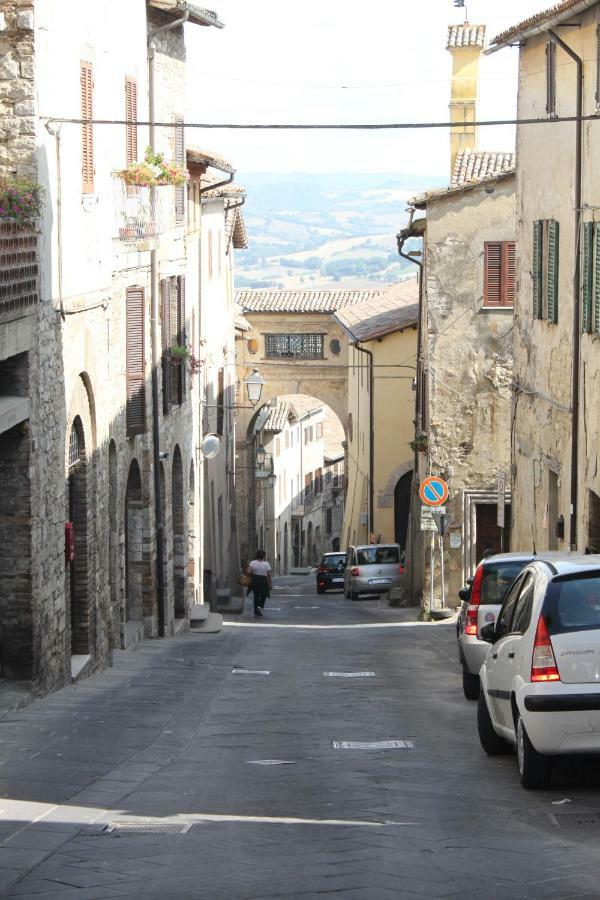Casa Di Borgo Lägenhet Todi Exteriör bild