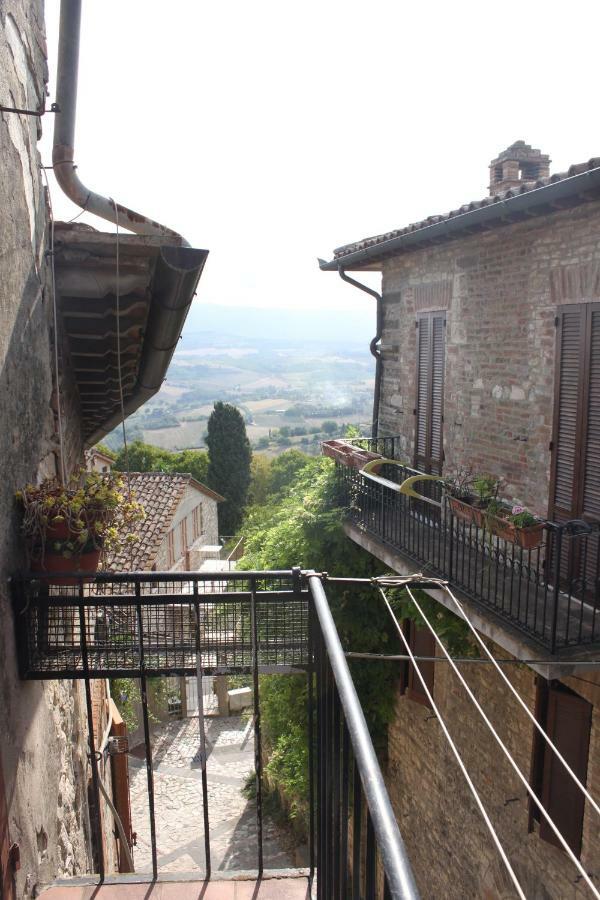 Casa Di Borgo Lägenhet Todi Exteriör bild