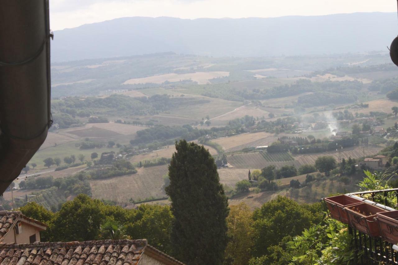 Casa Di Borgo Lägenhet Todi Exteriör bild